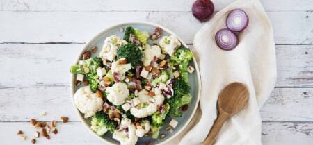 Broccoli Blumenkohlsalat mit Mandeln