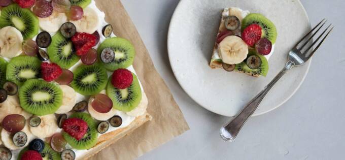 Früchtekuchen mit Kiwi und Bananen