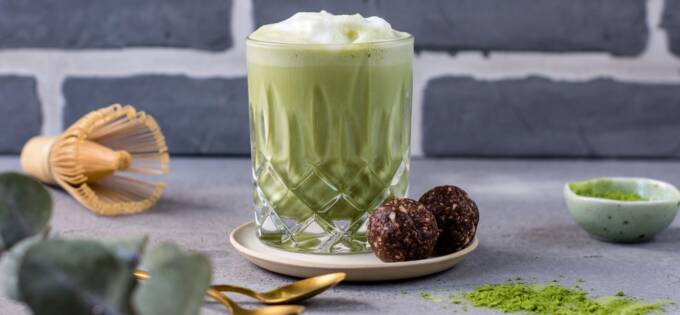 Latte matcha végétalien