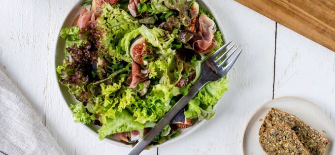 Salade aux figues fraîches et au jambon de Parme