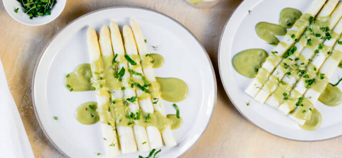 Sauce à l'avocat pour les asperges