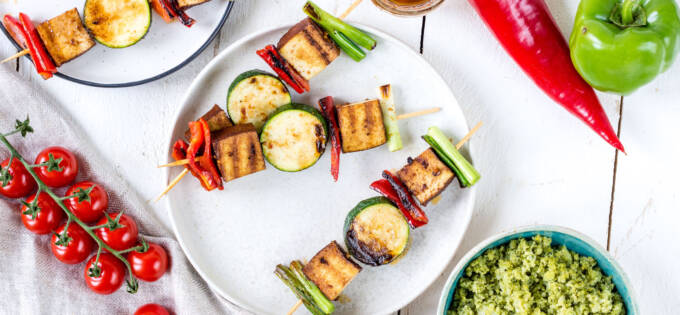 Des brochettes épicées au tofu