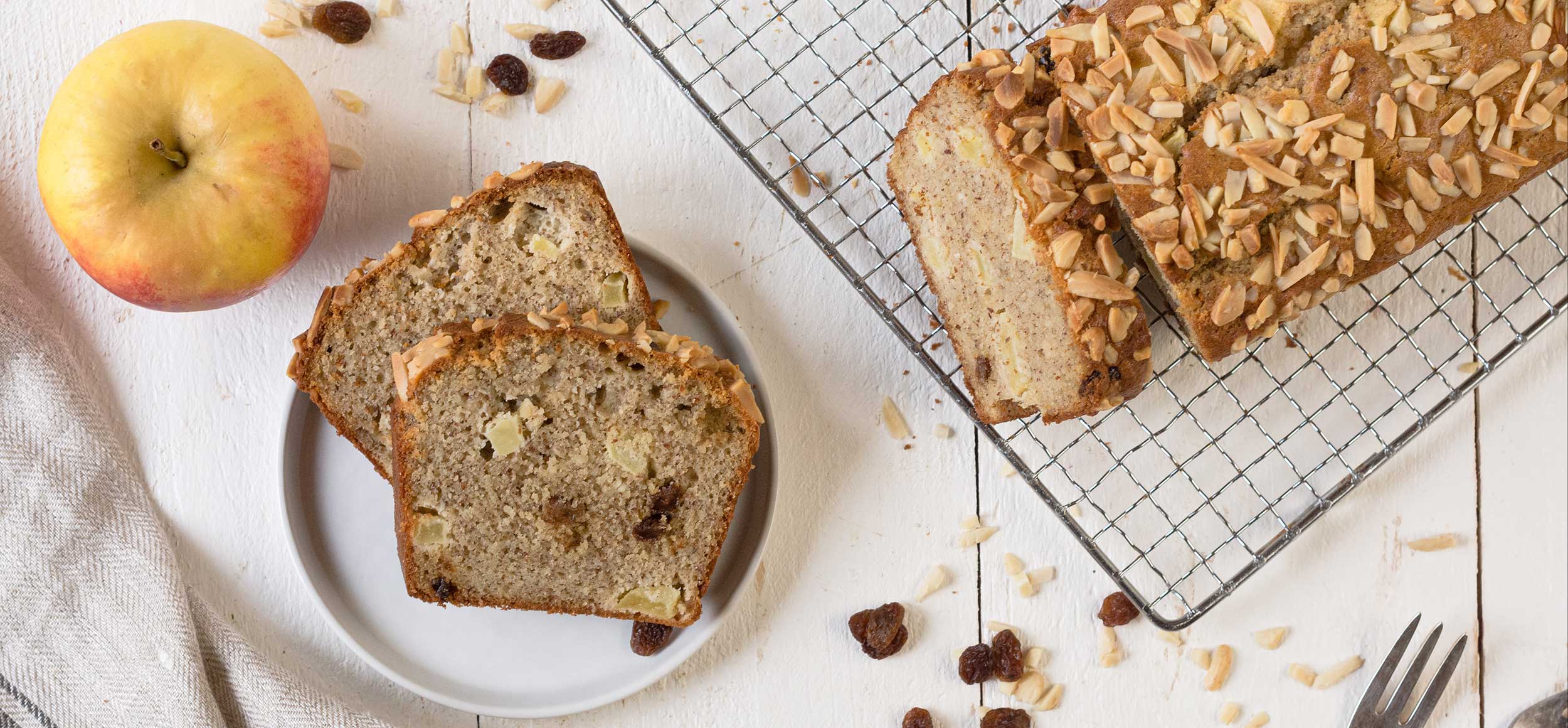 Apfelkuchen mit Marzipan und Mandeln