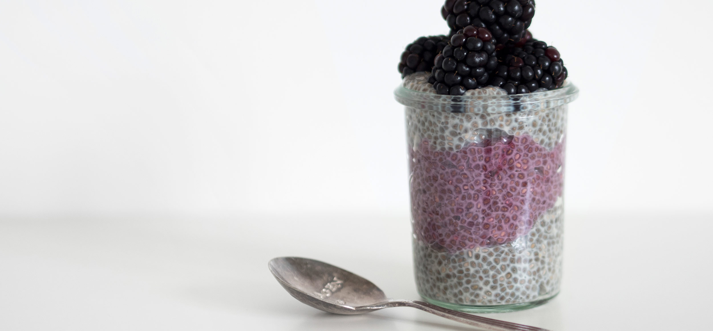 Chia Pudding mit Brombeeren