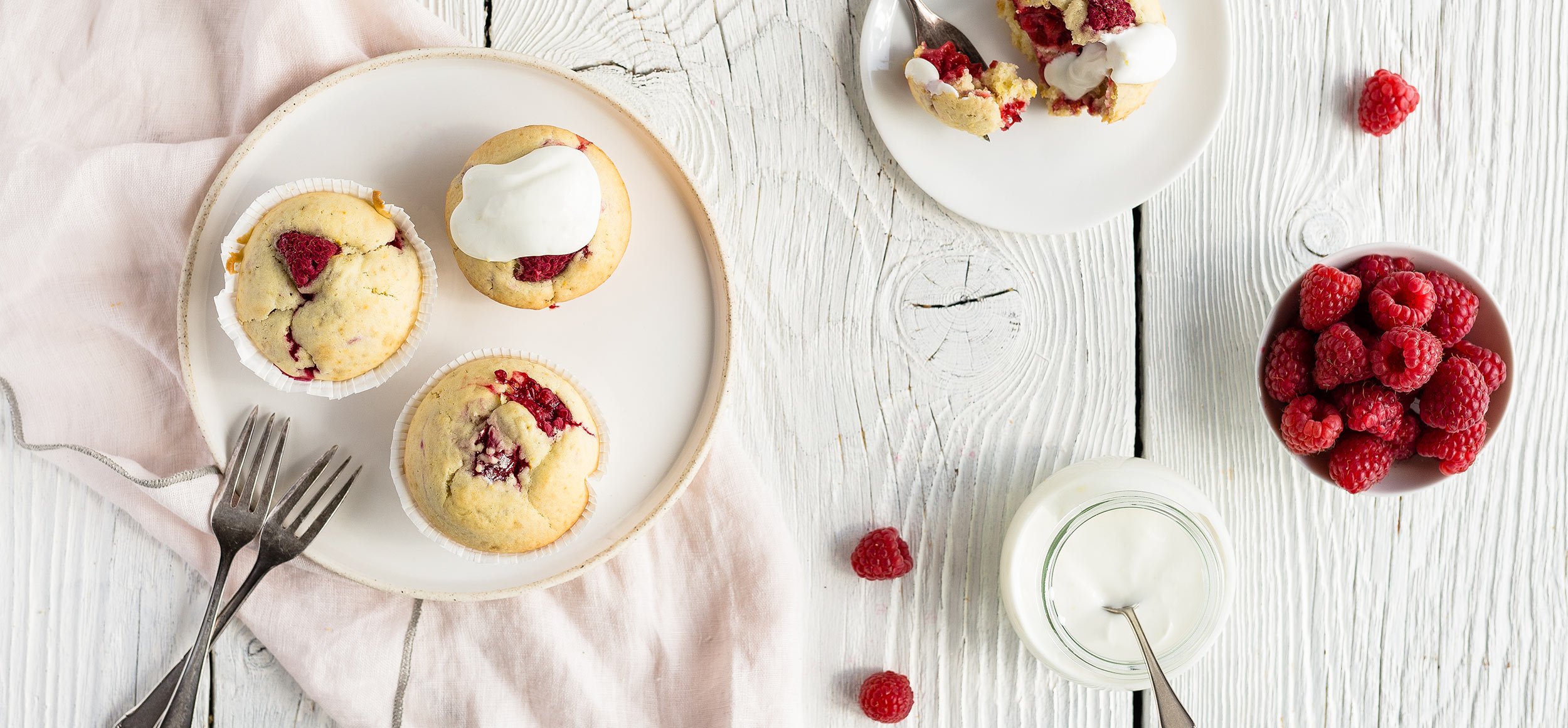 Himbeermuffins mit Joghurtsauce